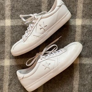 Converse white leather sneakers women's size US 8.5/EU 40